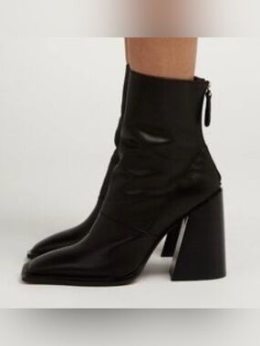 EUC Alias Mae Eden Bootie in Black